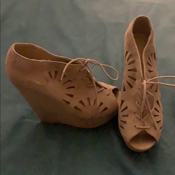 Shoes - Beige, Triangle Air hosed, Thin Wedges..